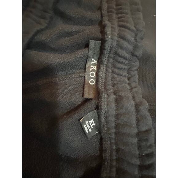 AKOO Black & White Shorts - Men's XL - Great Condition! - Picture 6 of 6